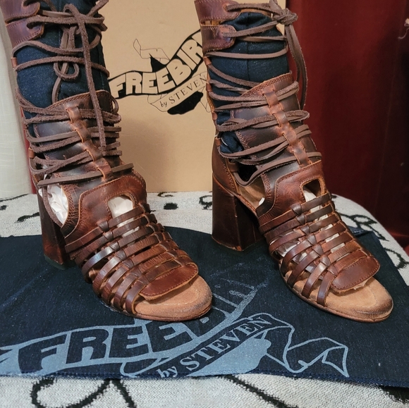 *SOLD *FREEBIRD BY STEVEN SIZE 8 - Picture 5 of 6